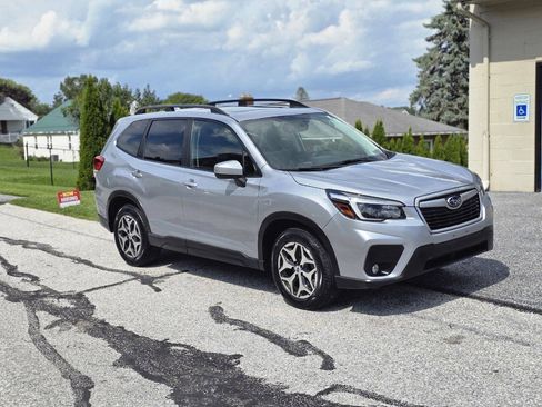 Used 2021 Subaru Forester Premium AWD/4WD image 3