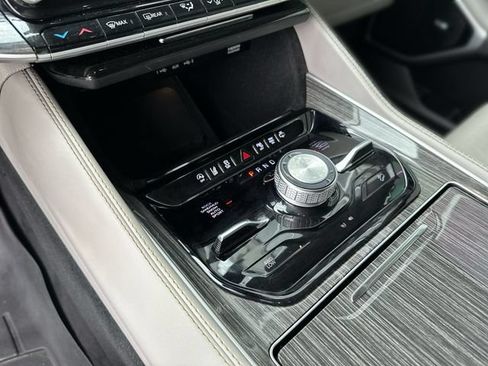 Used 2022 Jeep Wagoneer Series III w/ Premium Group I AWD/4WD image 21