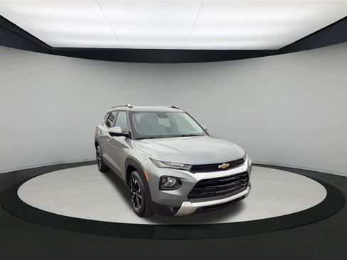 Used 2023 Chevrolet TrailBlazer LT image 2