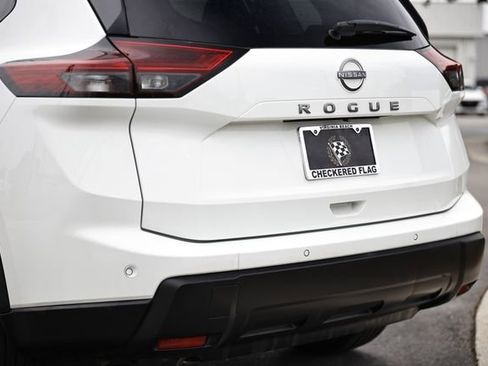 Used 2024 Nissan Rogue S FWD image 9