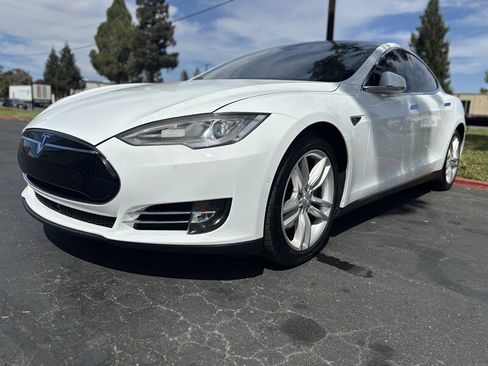 Used 2015 Tesla Model S 70 RWD image 7