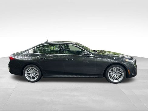 New 2024 BMW 530i xDrive w/ Premium Package AWD/4WD image 10