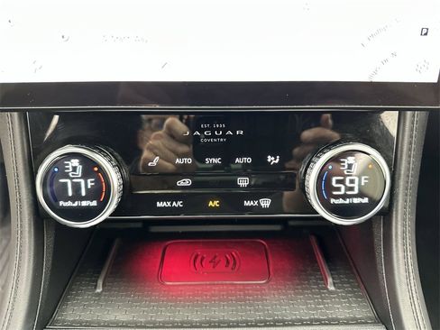 Used 2023 Jaguar F-PACE SVR image 19