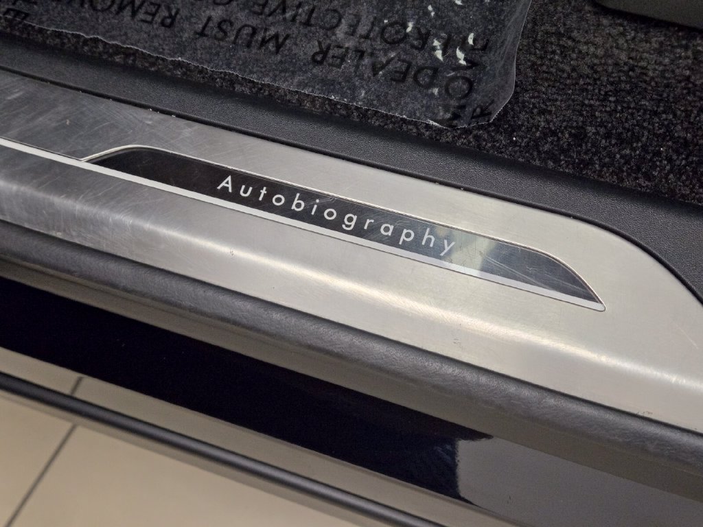 Used 2025 Land Rover Range Rover Autobiography AWD/4WD image 36