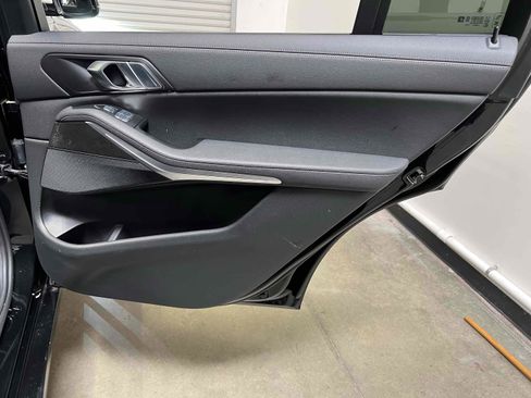 Used 2022 BMW X7 xDrive40i w/ Premium Package image 32