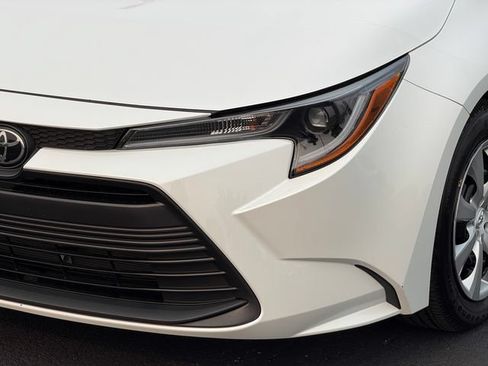 Certified 2025 Toyota Corolla LE FWD image 10
