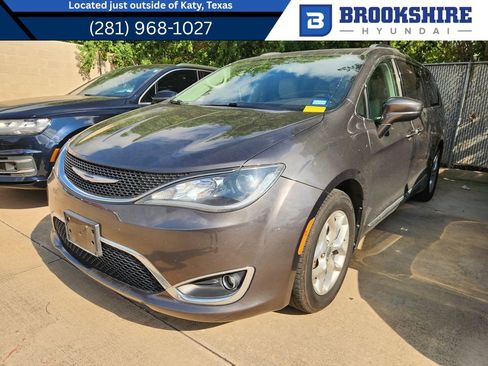 Used 2017 Chrysler Pacifica Touring-L w/ Tire & Wheel Group FWD image 1