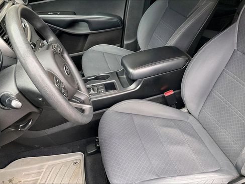 Used 2018 Kia Sorento LX image 16