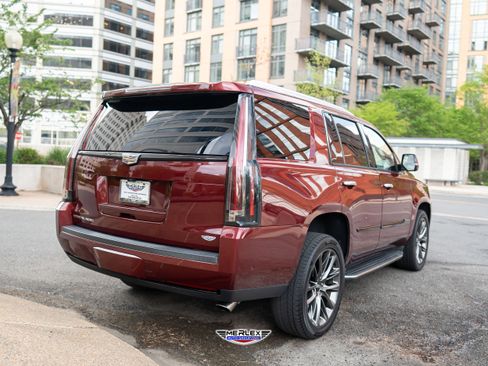 Used 2020 Cadillac Escalade Luxury w/ Escalade Sport Edition AWD/4WD image 7
