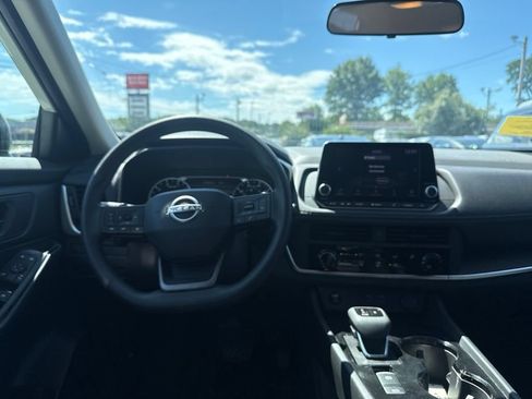Used 2025 Nissan Rogue S AWD/4WD image 19