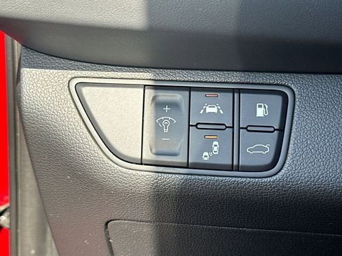 Used 2019 Genesis G70 2.0T Advanced RWD image 31