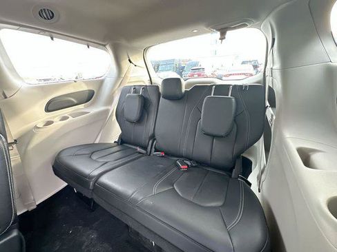 Certified 2022 Chrysler Pacifica Touring-L image 25