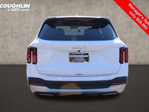 Used 2025 Kia Sorento S w/ Panoramic Sunroof Package FWD image 13