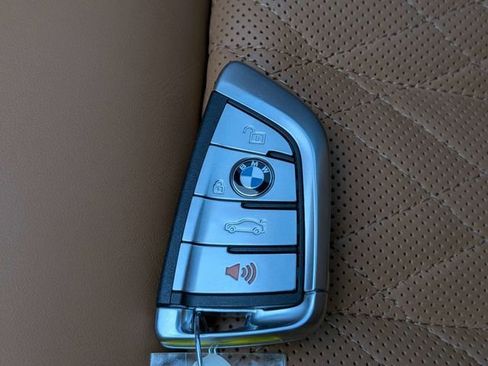 Used 2022 BMW 750i xDrive AWD/4WD image 32