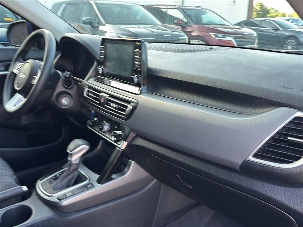 Used 2023 Kia Seltos LX AWD/4WD image 25