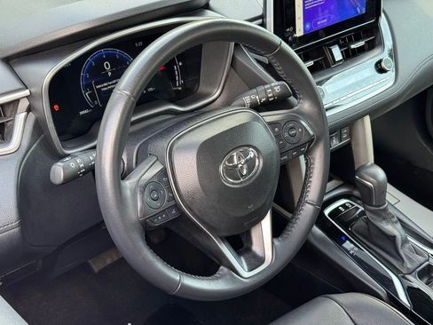 Used 2025 Toyota Corolla Cross XLE FWD image 20