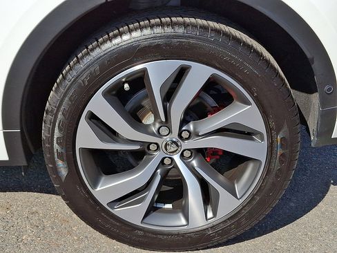 Certified 2024 Jaguar E-PACE R-Dynamic SE image 10