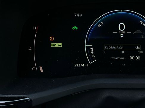 Used 2025 Toyota Camry SE image 38