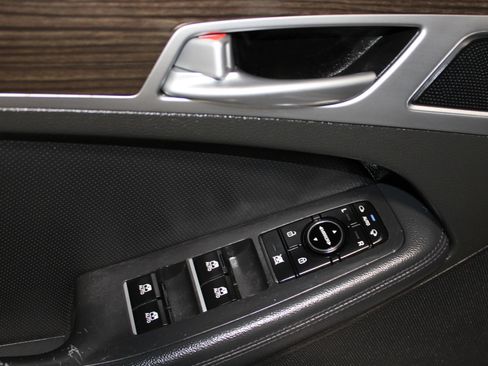 Used 2016 Hyundai Genesis 3.8 RWD image 9