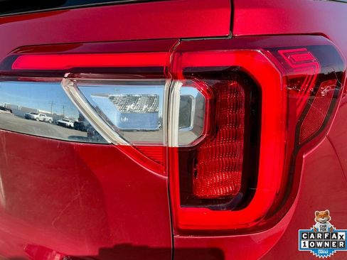 Used 2021 GMC Acadia SLT w/ Preferred Package image 16