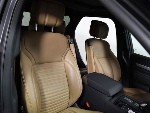 Used 2024 Land Rover Discovery Dynamic SE AWD/4WD image 20
