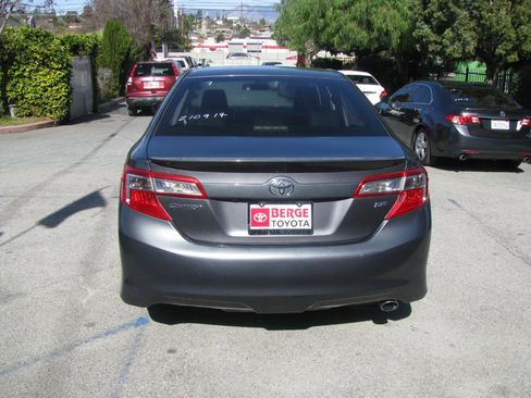 Used 2014 Toyota Camry SE image 5