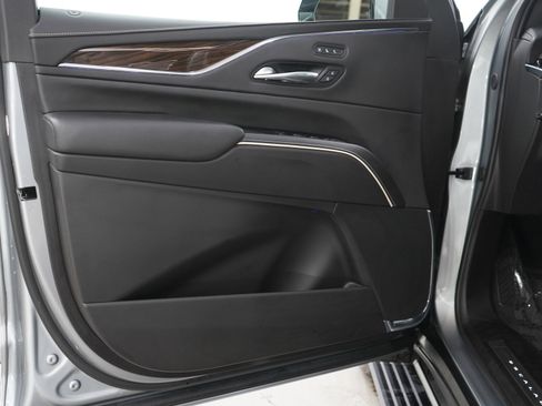 Used 2024 Cadillac Escalade ESV Premium Luxury Platinum w/ Heavy-Duty Trailer Package AWD/4WD image 19