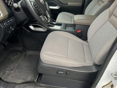 Used 2022 Nissan Frontier SV image 13