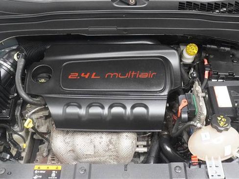 Used 2017 Jeep Renegade Altitude AWD/4WD image 32