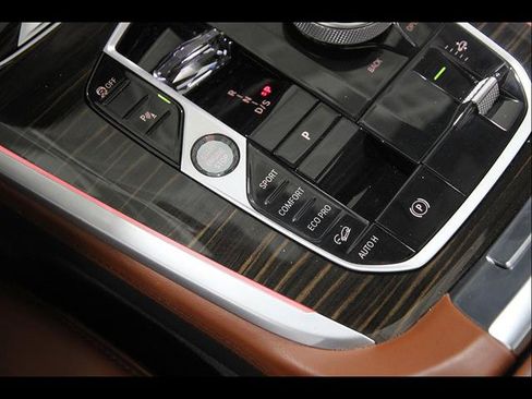 Used 2025 BMW X7 M60i AWD/4WD image 14