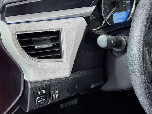 Used 2016 Toyota Corolla LE FWD image 10