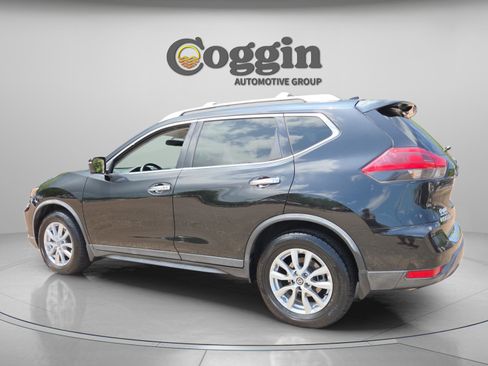 Used 2018 Nissan Rogue SV w/ Premium Package FWD image 3