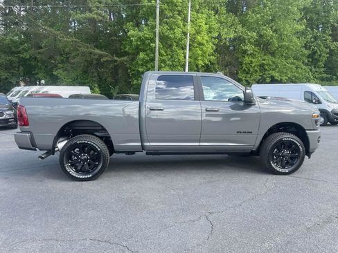 New 2026 RAM 2500 Laramie AWD/4WD image 9