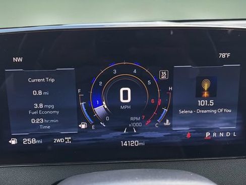 Used 2025 Chevrolet Traverse Z71 w/ Driver Confidence Package AWD/4WD image 13