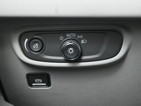 Used 2023 GMC Terrain SLE w/ Driver Convenience Package FWD image 21
