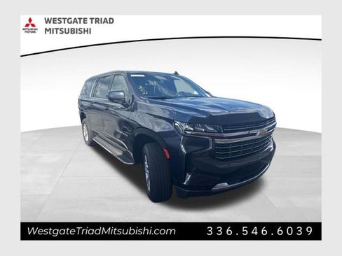 Used 2023 Chevrolet Suburban LT RWD image 1