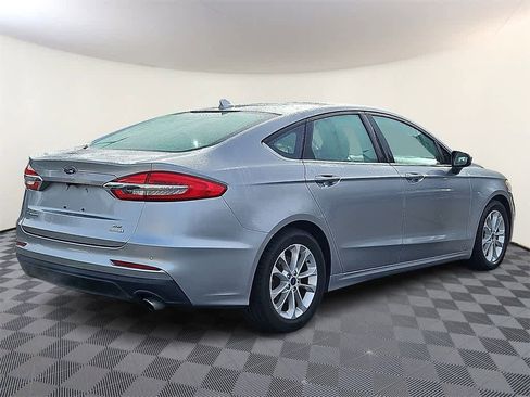 Used 2020 Ford Fusion SE image 4