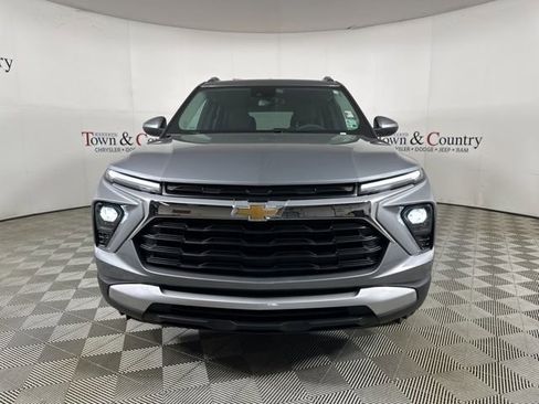 Used 2025 Chevrolet TrailBlazer LT image 2