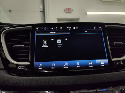 Used 2024 Chrysler Pacifica Touring-L image 48