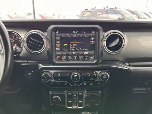 Used 2020 Jeep Gladiator Overland image 13