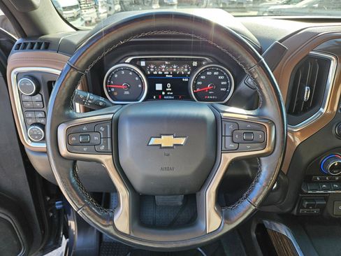 Used 2022 Chevrolet Silverado 1500 High Country w/ Technology Package image 17
