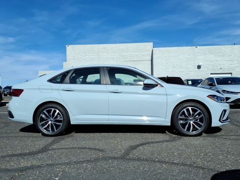 New 2026 Volkswagen Jetta SE FWD image 5