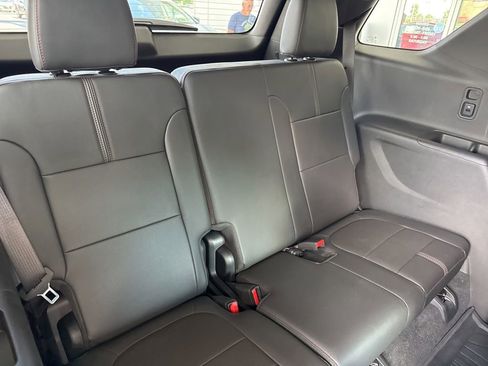 Used 2023 Chevrolet Traverse RS image 26