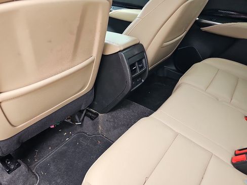 Used 2024 Cadillac XT4 Luxury w/ Cold Weather Package FWD image 10