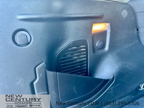 Used 2023 Jeep Renegade Latitude image 16