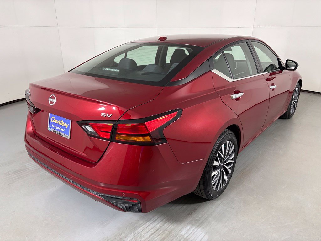Used 2024 Nissan Altima 2.5 SV FWD image 8