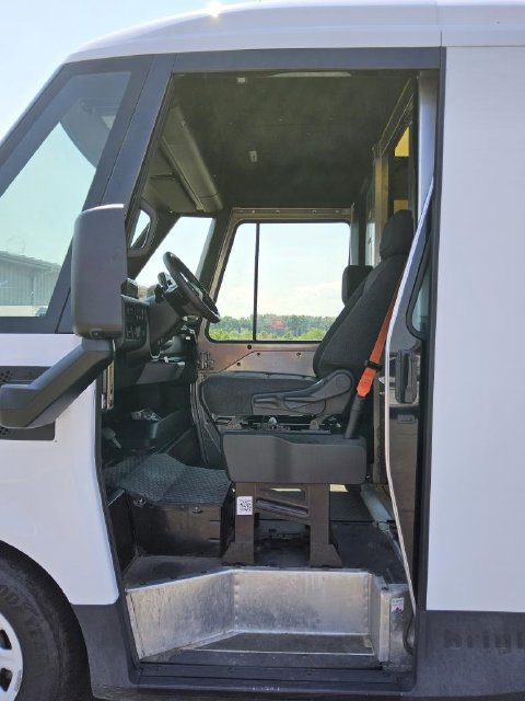 Used 2024 Chevrolet Brightdrop 600 w/ Commercial Equipment Package AWD/4WD image 5