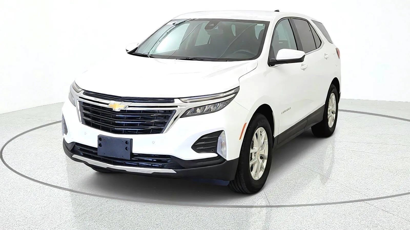 Used 2024 Chevrolet Equinox LT w/ LPO, Cargo Package FWD image 3