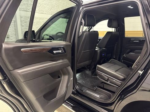 Used 2025 Chevrolet Tahoe Premier AWD/4WD image 30