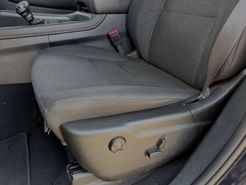 Used 2025 Dodge Durango GT RWD image 12